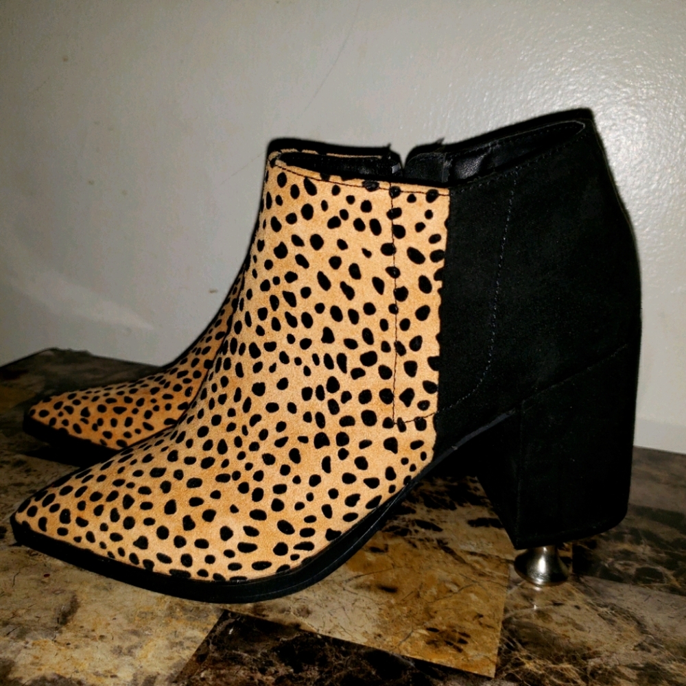Classy Elegant Cheetah Print bootie/ Ankle…
